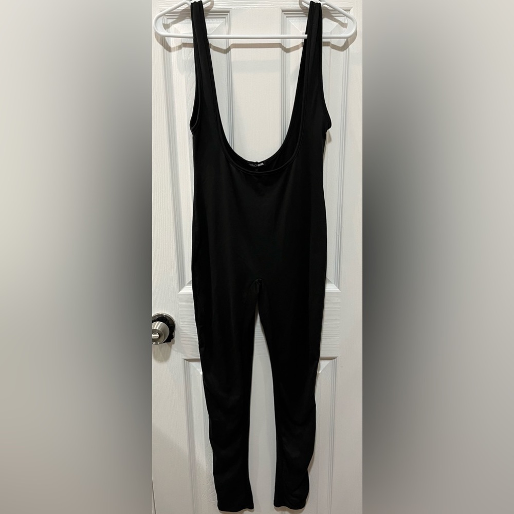 Fashion nova, Black overall Jumpsuit, Size Small, in great condition, stretches